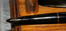 Load image into Gallery viewer, Z-Parker 61 - Black & Consort Gold Cap with Fine Point 14ct Gold Nib - (P833)