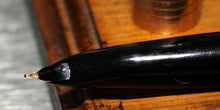 Load image into Gallery viewer, Z-Parker 61 - Black & Consort Gold Cap with Fine Point 14ct Gold Nib - (P833)