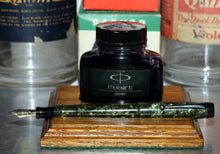Load image into Gallery viewer, Z-Parker Victory Mark I - Green Striated with "N" 14ct Gold Nib - (P419)