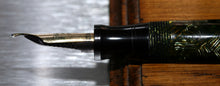 Load image into Gallery viewer, Z-Parker Victory Mark I - Green Striated with "N" 14ct Gold Nib - (P419)