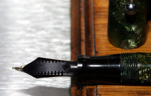 Load image into Gallery viewer, Z-Parker Victory Mark I - Green Striated with "N" 14ct Gold Nib - (P419)