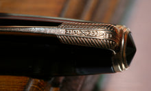 Load image into Gallery viewer, Z-Parker Vacumatic - Black (2 Bands) with Vacumatic 14ct Gold Nib - (P209)