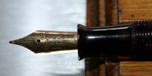 Load image into Gallery viewer, Z-Parker Televisor Slender - Red Striated with "N" 14ct Gold Nib - (P446)