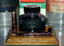 Load image into Gallery viewer, Z-Parker Televisor Slender - Red Striated with "N" 14ct Gold Nib - (P446)