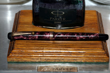 Load image into Gallery viewer, Z-Parker Televisor Slender - Red Striated with "N" 14ct Gold Nib - (P446)