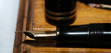 Load image into Gallery viewer, Z-Parker Duofold Junior - Black with Duofold 14ct Gold Nib - (P405)