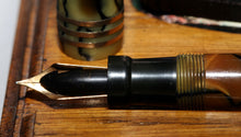 Load image into Gallery viewer, Z-Parker Lucky Curve - Marbled Pearl with Duofold "P" 14ct Gold Nib - (P741)
