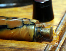 Load image into Gallery viewer, Z-Parker Lucky Curve - Marbled Pearl with Duofold "P" 14ct Gold Nib - (P741)