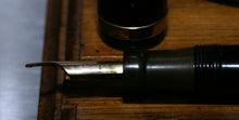 Load image into Gallery viewer, Z-Parker Duofold No.13 - Black with Duofold 14ct Gold Nib - (P740)