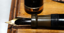 Load image into Gallery viewer, Z-Parker Duofold No.13 - Black with Duofold 14ct Gold Nib - (P740)