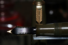 Load image into Gallery viewer, Z-Parker Duofold AF - Olive Green with Duofold "N" 14ct Gold Nib - (P761b)