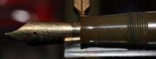 Load image into Gallery viewer, Z-Parker Duofold AF - Olive Green with Duofold "N" 14ct Gold Nib - (P761b)