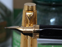 Load image into Gallery viewer, Z-Parker 75 - Gold Perle with 18ct Gold Nib - P1058