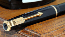 Load image into Gallery viewer, Z-Parker Duofold Victory MkV - Black with No. 10 14ct Gold Nib - P1062
