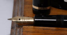 Load image into Gallery viewer, Z-Parker Duofold Victory MkV - Black with No. 10 14ct Gold Nib - P1062
