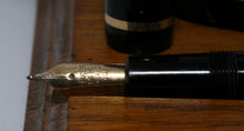Load image into Gallery viewer, Z-Parker Duofold Victory MkV - Black with No. 10 14ct Gold Nib - P1062