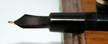 Load image into Gallery viewer, Z-Parker Duofold Victory MkV - Black with No. 10 14ct Gold Nib - P1062