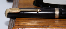 Load image into Gallery viewer, Z-Parker Duofold AF - Burgundy with Duofold "N" 14ct Gold Nib - P1032
