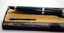 Load image into Gallery viewer, Z-Parker 45 Fibre Tip - Dark Green Touche Classic with Spare Fibre Tip - P0500