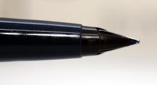 Load image into Gallery viewer, Z-Parker 45 - Blue Deluxe CT with Stainless Steel Nib - P0968j