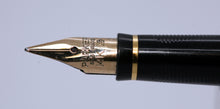 Load image into Gallery viewer, Z-Parker 75 - Woodgrain with 14ct Gold Nib - P1075