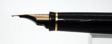 Load image into Gallery viewer, Parker 75 - Black Laque with 14ct Gold Nib - P1057c