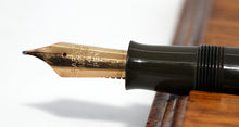 Load image into Gallery viewer, Z-Parker Duofold AF - Olive Green with Duofold "N" 14ct Gold Medium Nib - P0784
