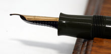 Load image into Gallery viewer, Z-Parker Duofold AF - Olive Green with Duofold "N" 14ct Gold Medium Nib - P0784