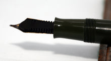 Load image into Gallery viewer, Z-Parker Duofold AF - Olive Green with Duofold "N" 14ct Gold Medium Nib - P0784