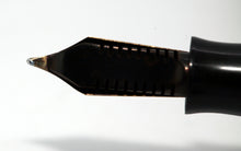 Load image into Gallery viewer, Parker Duofold AF - Black with Duofold "N" 14ct Gold Medium Nib - P0725a