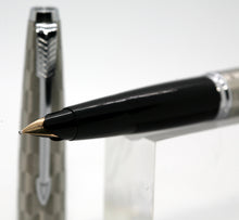 Load image into Gallery viewer, Z-Parker 45 - Harlequin Grey Shield with 14ct Gold Nib - P0977