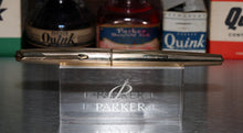 Load image into Gallery viewer, Z-Parker 65 - Gold Imperial Insignia with 14ct Gold Nib - (P150)