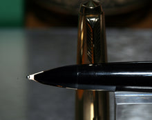 Load image into Gallery viewer, Z-Parker 65 - Gold Imperial Insignia with 14ct Gold Nib - (P150)