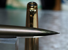 Load image into Gallery viewer, Z-Parker 50 - Gold Imperial Insgnia with Medium Point Integrated Nib - (P260)