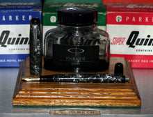 Load image into Gallery viewer, Z-Parker Televisor Slender - Striated Silver Grey with "W" 14ct Gold Nib - (P365)