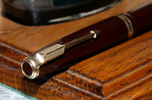 Load image into Gallery viewer, Z-Parker Duofold AF French - Terracotta Red with French 18ct Gold Nib - (P512)
