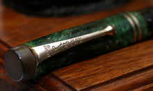Load image into Gallery viewer, Z-Parker Duofold - Streamline - Marbled Green with Duofold 14ct Gold Nib - (P558)