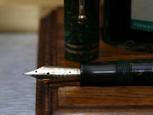 Load image into Gallery viewer, Z-Parker Duofold - Streamline - Marbled Green with Duofold 14ct Gold Nib - (P558)