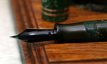 Load image into Gallery viewer, Z-Parker Duofold - Streamline - Marbled Green with Duofold 14ct Gold Nib - (P558)