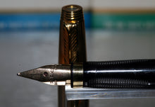 Load image into Gallery viewer, Z-Parker 75 - Imperial Gold with M Medium 14ct Gold Nib - (P593a)