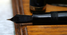Load image into Gallery viewer, Z-Parker Duofold AF - Black with Duofold "N" 14ct Gold Nib - (P652)