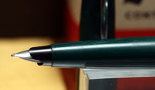 Load image into Gallery viewer, Z-Parker 45 Schools - Green CT with "B" Steel Nib - (P673)