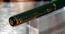 Load image into Gallery viewer, Z-Parker Rialto - Dark Green with Fine Point Gold Plated Nib - (P688c)