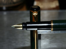 Load image into Gallery viewer, Z-Parker Rialto - Dark Green with Fine Point Gold Plated Nib - (P688c)