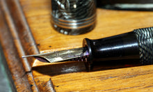 Load image into Gallery viewer, Z-Parker Televisor - Striated Silver Grey with No.20 14ct Gold Nib - (P691c)