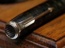 Load image into Gallery viewer, Z-Parker Vacumatic - Golden Pearl (Lock Down) with No.35 14ct Gold Nib - (P753)