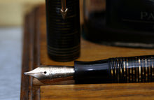 Load image into Gallery viewer, Z-Parker Vacumatic - Golden Pearl (Lock Down) with No.35 14ct Gold Nib - (P753)