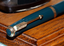 Load image into Gallery viewer, Z-Parker Duofold Demi - Green with No.25 14ct Gold Nib - (P812)