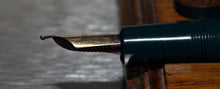 Load image into Gallery viewer, Z-Parker Duofold Demi - Green with No.25 14ct Gold Nib - (P812)