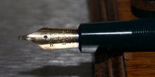 Load image into Gallery viewer, Z-Parker Duofold Demi - Green with No.25 14ct Gold Nib - (P812)